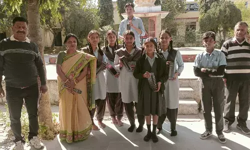 वंदे मातरम गीत के 150 वर्ष पूर्ण होने के उपलक्ष्य में विद्यार्थियों द्वारा गीत का सामूहिक गान