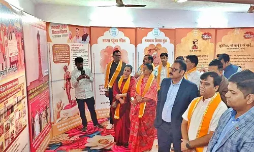 भगवान बिरसा मुंडा की 150वीं जयंती पर सूचना केंद्र में लगी जनजाति महानायकों पर आधारित प्रदर्शनी