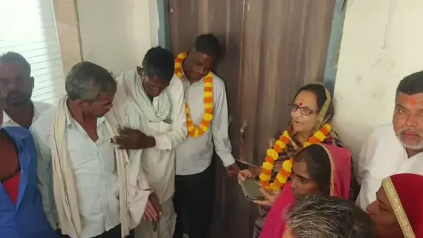 जहाजपुर में प्रधान सीतादेवी गुर्जर   पदभार ग्रहण करने पहुंचीं तो कमरे पर मिले ताले