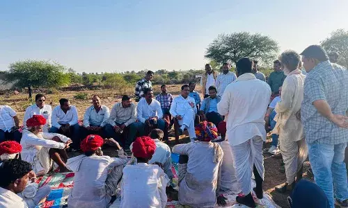 परपटिया गांव की जमीनी हकीकत जानने पहुंचे विधायक कृपलानी और जिला कलेक्टर