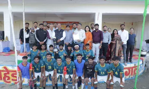 युवा पीढ़ी को अनुशासन, समर्पण और टीम भावना का संदेश देते हैं खेल- नवलखा