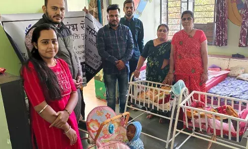 बाल दिवस पर नवजात शिशुओं को किए पालने वितरित बाल दिवस पर नवजात शिशुओं को किए पालने वितरित