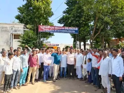 देवडूंगरी चारागाह में अवैध खनन पर रोक की मांग, ग्रामीणों ने SDM को सौंपा ज्ञापन देवडूंगरी चारागाह में अवैध खनन पर रोक की मांग, ग्रामीणों ने SDM को सौंपा ज्ञापन