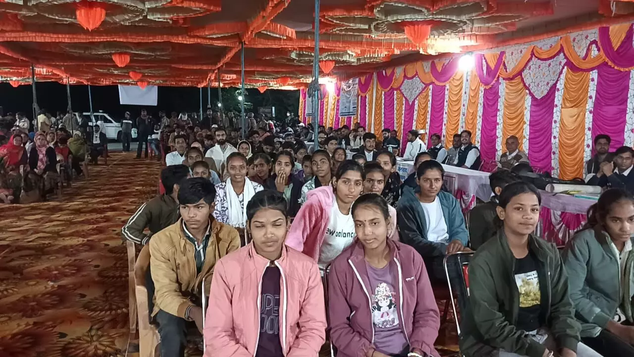 काना खेड़ा में रात्रि चौपाल: 75 से अधिक परिवाद दर्ज, अधिकांश का मौके पर निस्तारण