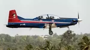 चेन्नई के पास वायुसेना का ट्रेनर विमान क्रैश, पायलट सुरक्षित चेन्नई के पास वायुसेना का ट्रेनर विमान क्रैश, पायलट सुरक्षित