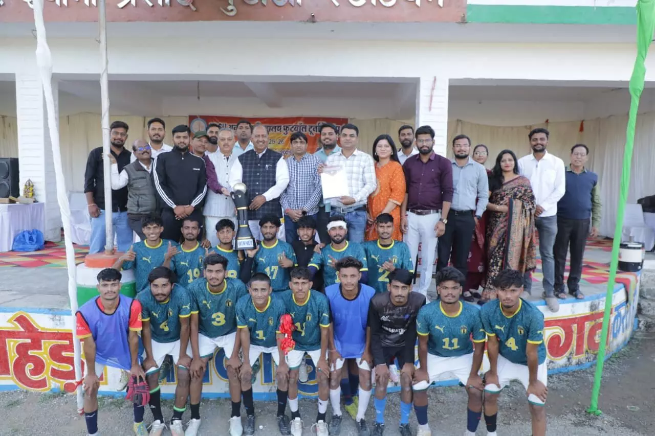 युवा पीढ़ी को अनुशासन, समर्पण और टीम भावना का संदेश देते हैं खेल- नवलखा