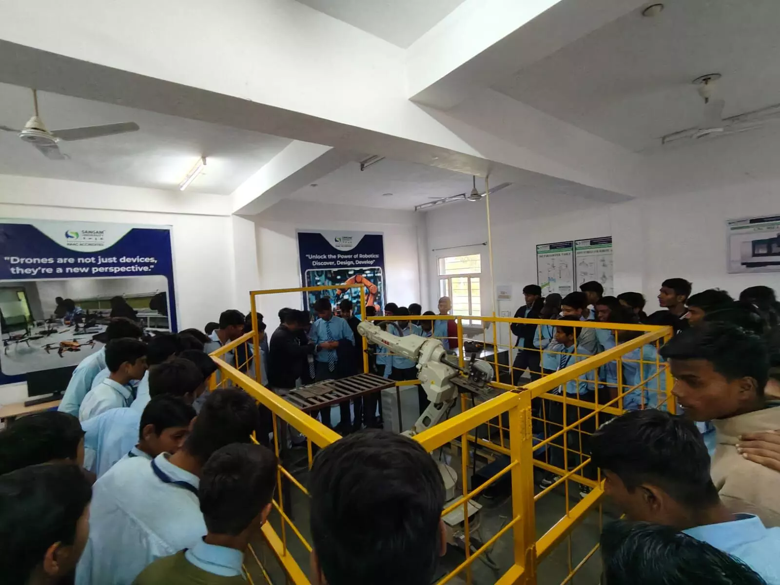 राजेन्द्र मार्ग स्कूल ने व्यावसायिक शिक्षा के विद्यार्थियों ने किया औद्योगिक भ्रमण राजेन्द्र मार्ग स्कूल ने व्यावसायिक शिक्षा के विद्यार्थियों ने किया औद्योगिक भ्रमण