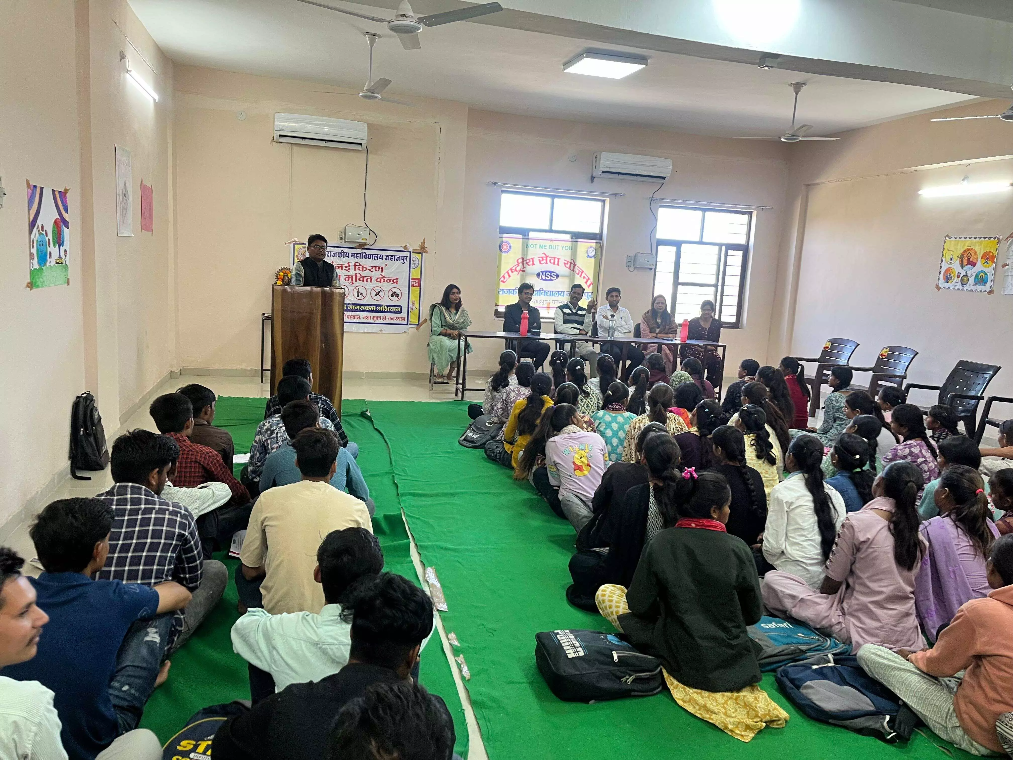 पंचायत समिति कार्यालय पर लटकता ताला, अधिकारियों द्वारा खुली अवहेलना