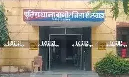 विरोध करने पर मां-बेटे और बहू से मारपीट, कार में तोड़फोड़, दो गिरफ्तार, ट्रैक्टर-ट्रॉली जब्त विरोध करने पर मां-बेटे और बहू से मारपीट, कार में तोड़फोड़, दो गिरफ्तार, ट्रैक्टर-ट्रॉली जब्त