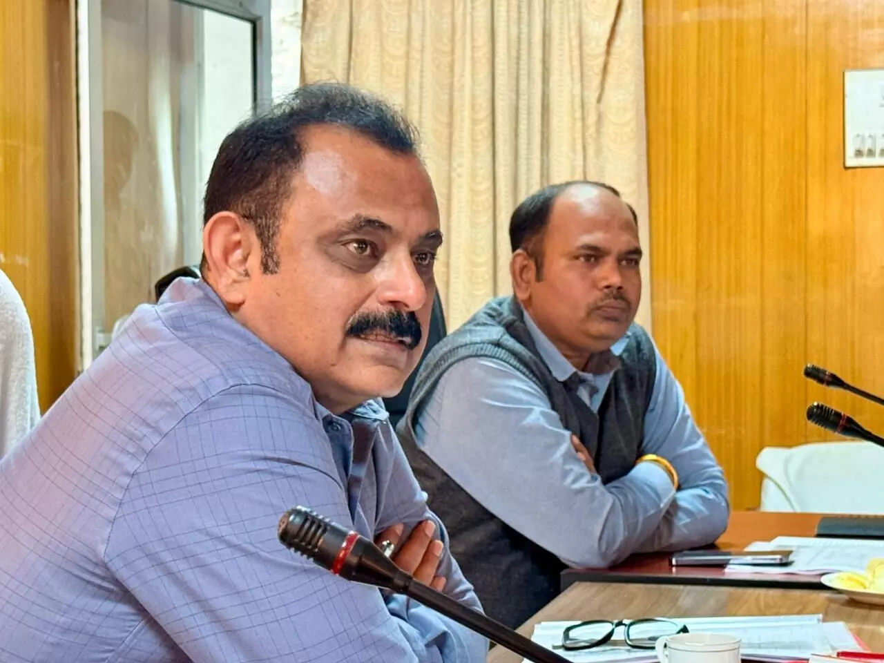 एसआईआर को लेकर प्रतिबद्धता के साथ-साथ सख्त जिला निर्वाचन अधिकारी एसआईआर को लेकर प्रतिबद्धता के साथ-साथ सख्त जिला निर्वाचन अधिकारी