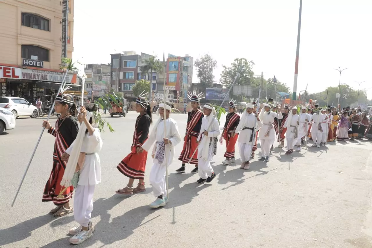 भगवान बिरसा मुंडा का जीवन संघर्ष समाज के लिए प्रेरणा स्रोत - डाॅ. अरुण चतुर्वेदी