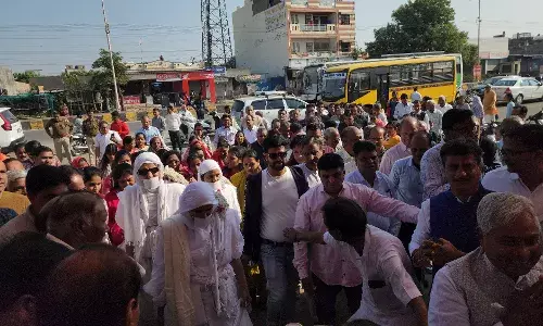 महासाध्वी मण्डल की नगर विदाई बेला में भीगे नयन, उमड़ा भावनाओं का सागर महासाध्वी मण्डल की नगर विदाई बेला में भीगे नयन, उमड़ा भावनाओं का सागर