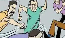 मांडल में छेड़छाड़ का आरोप लगाकर युवक से मारपीट, बचाव में गये एक अन्य युवक की नाक की हड्डी तोड़ी