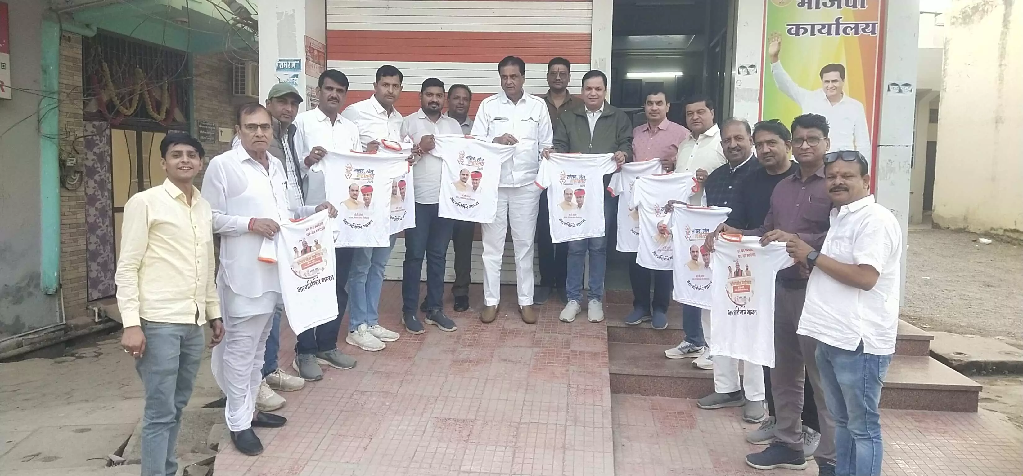 विधायक कृपलानी ने किया टी-शर्ट का विमोचन, खेल मैदान निरीक्षण कर दिए आवश्यक निर्देश विधायक कृपलानी ने किया टी-शर्ट का विमोचन, खेल मैदान निरीक्षण कर दिए आवश्यक निर्देश