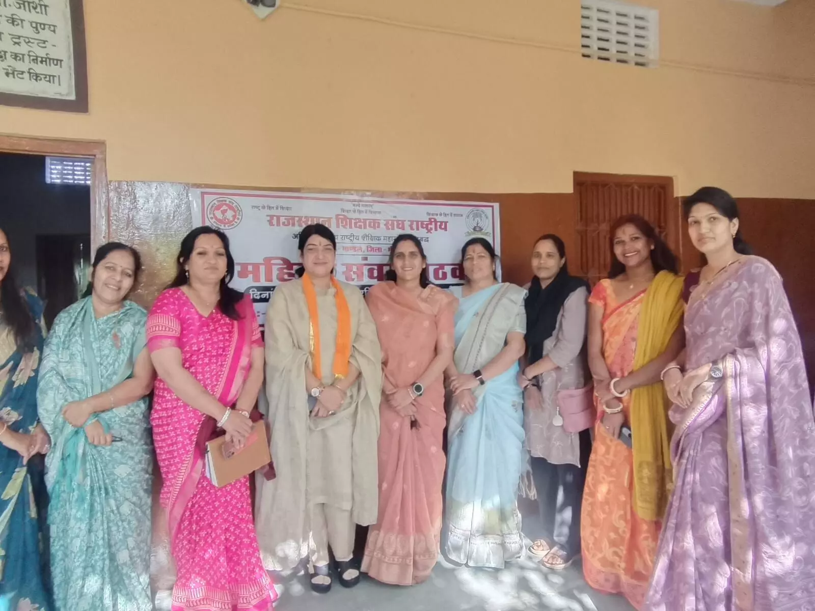 मातृ शक्ति सुसंकृत नागरिक निर्माण की धुरी* डा. वर्मा मातृ शक्ति सुसंकृत नागरिक निर्माण की धुरी* डा. वर्मा