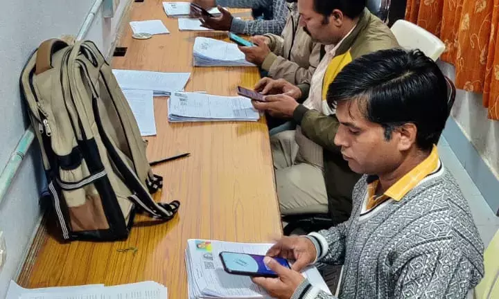 स्वीप टीम ने कार्यशाला में ऑनलाइन गणना प्रपत्र भरवाए