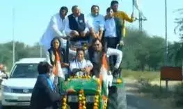 पुलिस ने रोका कस्वां का ट्रैक्टर मार्च, सौ से ज्यादा ट्रैक्टर जब्त, किसान सड़क पर भिड़े