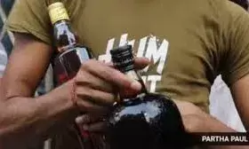 सुप्रीम कोर्ट ने राज्य सरकारों को फटकारते हुए टेट्रा पैक शराब पर चिंता जताई