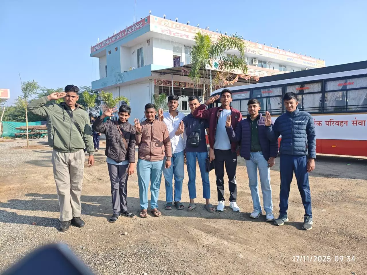 स्काउट और गाइड का दल राष्ट्रीय जम्बूरी में भाग लेने के लिए लखनऊ रवाना स्काउट और गाइड का दल राष्ट्रीय जम्बूरी में भाग लेने के लिए लखनऊ रवाना