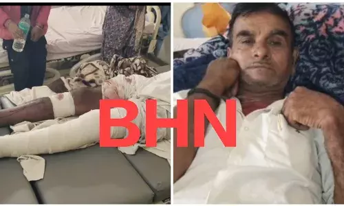 बैलगाड़ी आगे लगाकर बाप-बेटी को रोका, पाइप व कुल्हाड़ी से किया हमला, पूर्व सरपंच सहित दो दर्जन लोगों पर आरोप बैलगाड़ी आगे लगाकर बाप-बेटी को रोका, पाइप व कुल्हाड़ी से किया हमला, पूर्व सरपंच सहित दो दर्जन लोगों पर आरोप