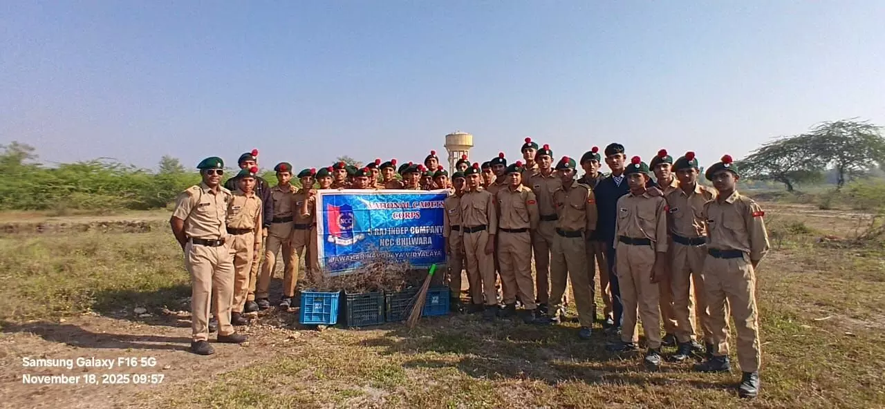 एनसीसी कैडेट्स ने हुरड़ा जवाहर विद्यालय में तालाब की सफाई में दिया श्रमदान