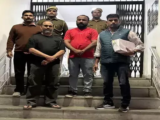 पुलिस ने मुंबई से फिल्म डायरेक्टर विक्रम भट्ट के को-प्रोड्यूसर और वेंडर को पकड़ा