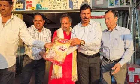 महंत बाबू गिरी महाराज के सानिध्य में हुआ अन्नदान कार्यक्रम