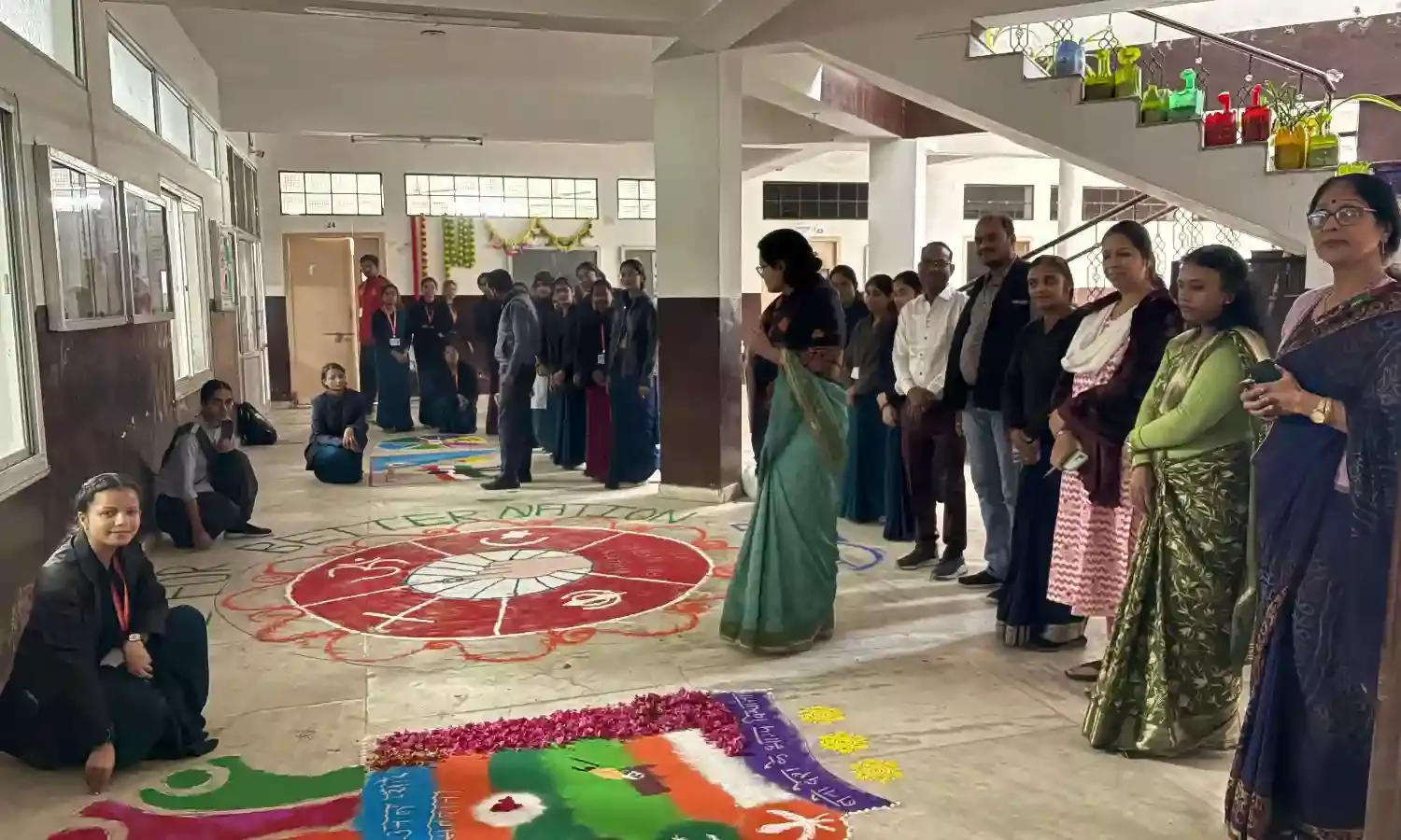 पालड़ी में मतदान जागरूकता हेतु रंगोली प्रतियोगिता आयोजित