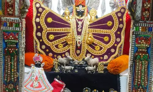 चारभुजा-नाथ*जी के *प्रातः* श्रृंगार आरती दर्शन-कोटड़ी  /19.11.2025