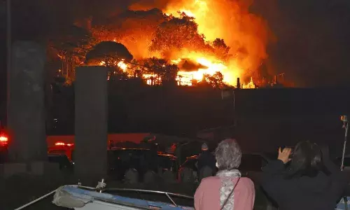 भीषण आग से  170 से ज्यादा इमारतें जलकर खाक