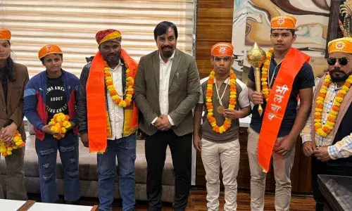 एडवोकेट शर्मा ने मेवाड़ बाल केसरी यादव का किया सम्मान