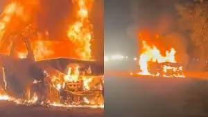 दिल्ली जयपुर हाईवे पर फॉर्च्यूनर में अचानक आग, चालक ने कूदकर बचाई जान