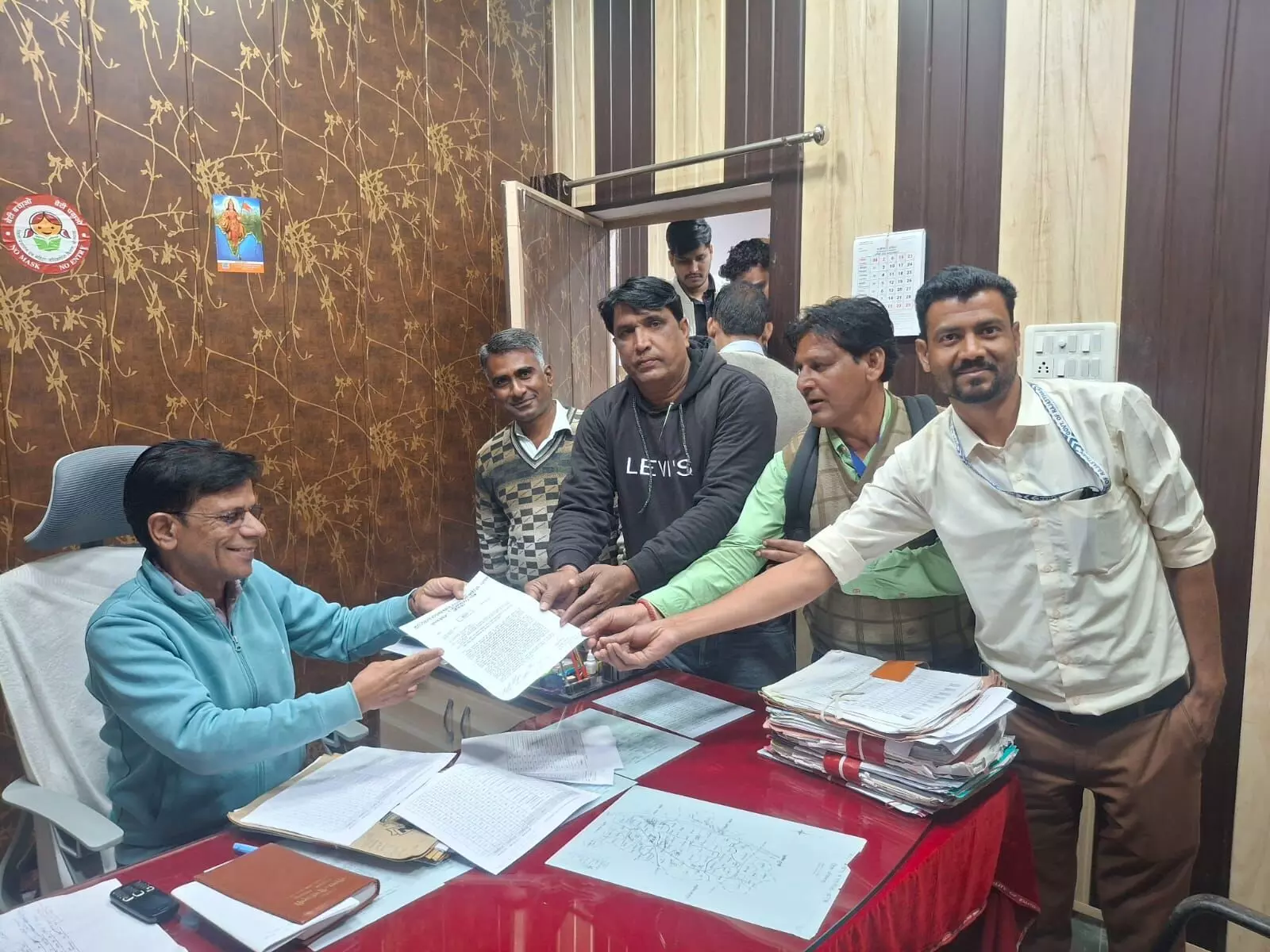 कर्मचारियों की आत्महत्याओं पर महासंघ का आक्रोश, सौंपा ज्ञापन