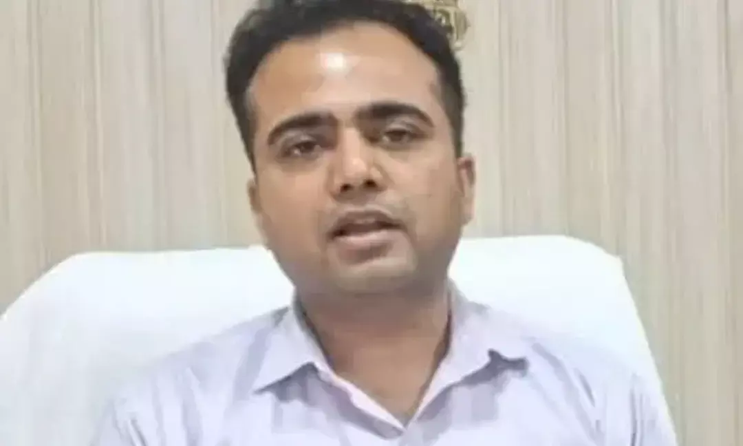 उपवन संरक्षक सहित तीन अधिकारियों पर गिरी गाज, निलंबित उपवन संरक्षक सहित तीन अधिकारियों पर गिरी गाज, निलंबित