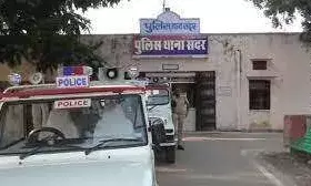 बाप-बेटी को राह में रोककर पाइप व कुल्हाड़ी से किया था हमला, सरपंच प्रतिनिधि सहित तीन गिरफ्तार