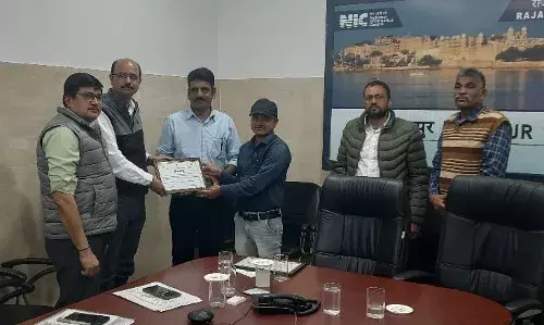 100 फीसदी डिजिटलीकरण करने पर दो बीएलओ सम्मानित