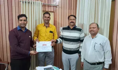 आसींद उपखंड अधिकारी परमजीत सिंह ने दिया सम्मानित बीएलओ को प्रशंसा पत्र