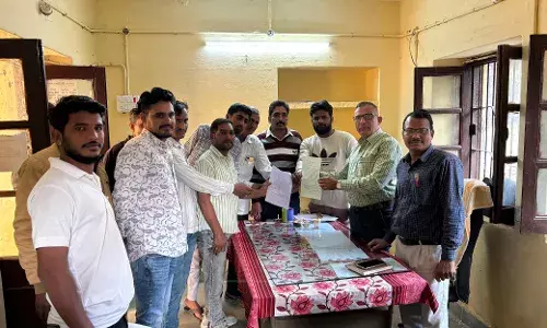 रायपुर स्टाम्प वेण्डरो ने ज्ञापन दे उपकोष कार्यालय से प्रतिदिन स्टाम्प निकालने कि मांग करी रायपुर स्टाम्प वेण्डरो ने ज्ञापन दे उपकोष कार्यालय से प्रतिदिन स्टाम्प निकालने कि मांग करी