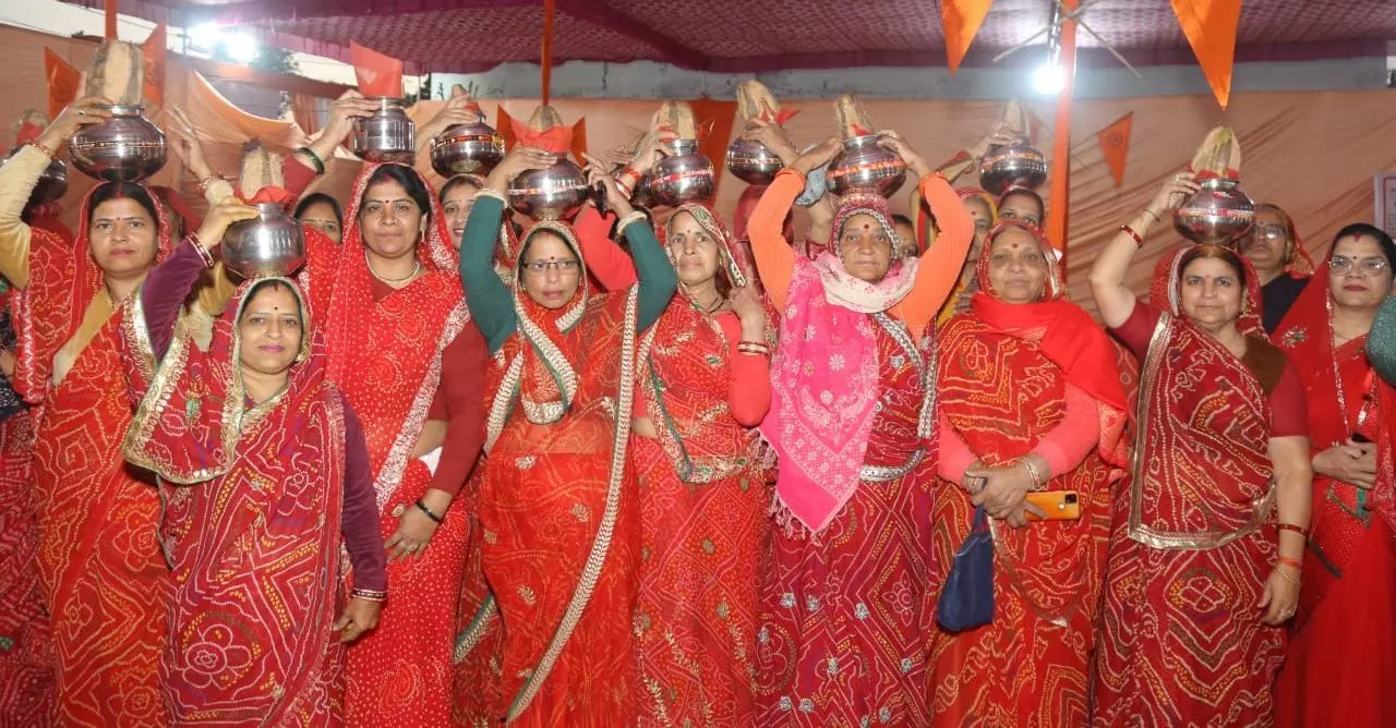 बडग़ांव में कलश यात्रा के साथ सात दिवसीय भागवत कथा का शुभारंभ