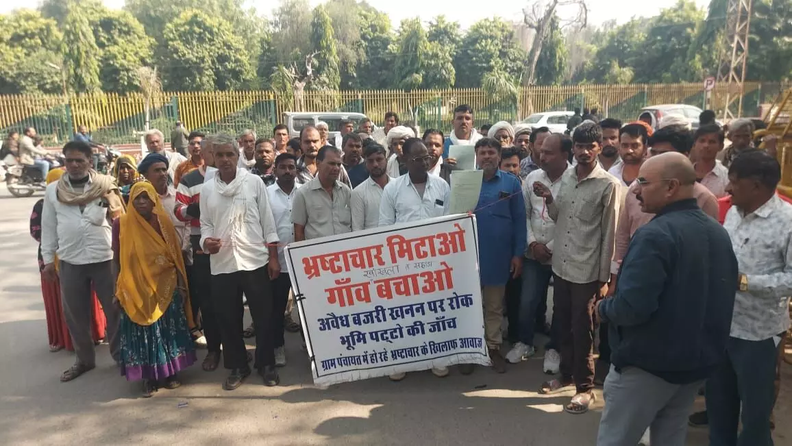 भीलवाड़ा- अवैध बजरी खनन पर ग्रामीण उग्र, पुलिस और प्रशासन से कार्रवाई की मांग भीलवाड़ा- अवैध बजरी खनन पर ग्रामीण उग्र, पुलिस और प्रशासन से कार्रवाई की मांग