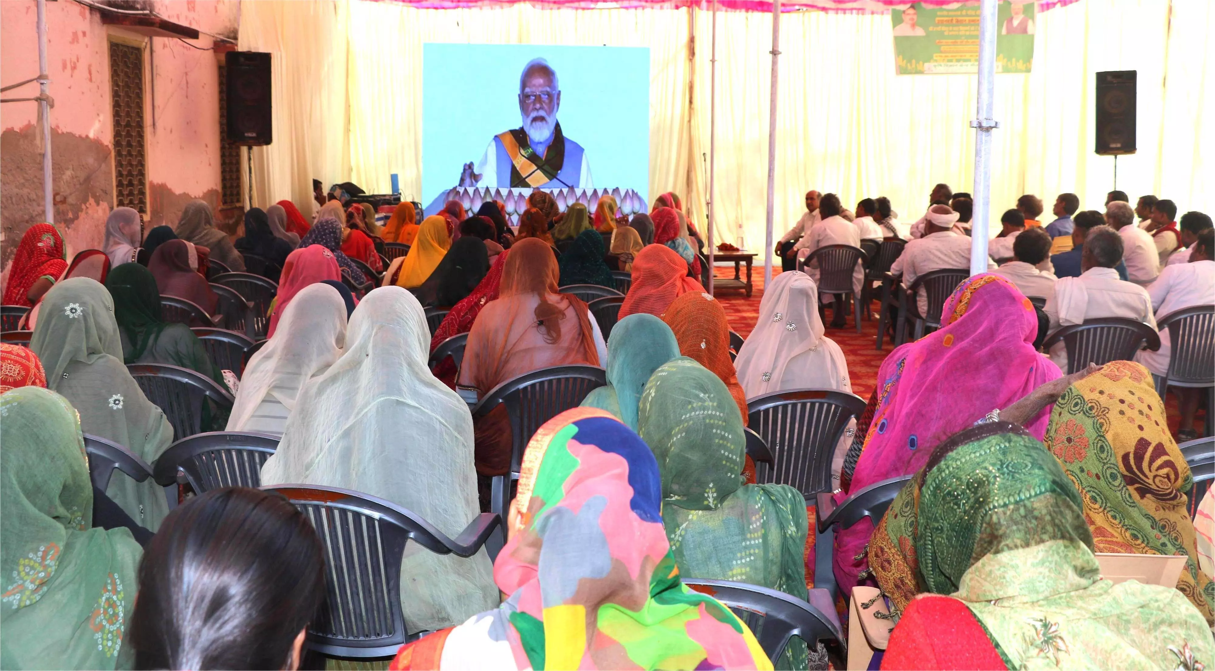 किसानों ने देखा पीएम किसान सम्मान निधि का सीधा प्रसारण