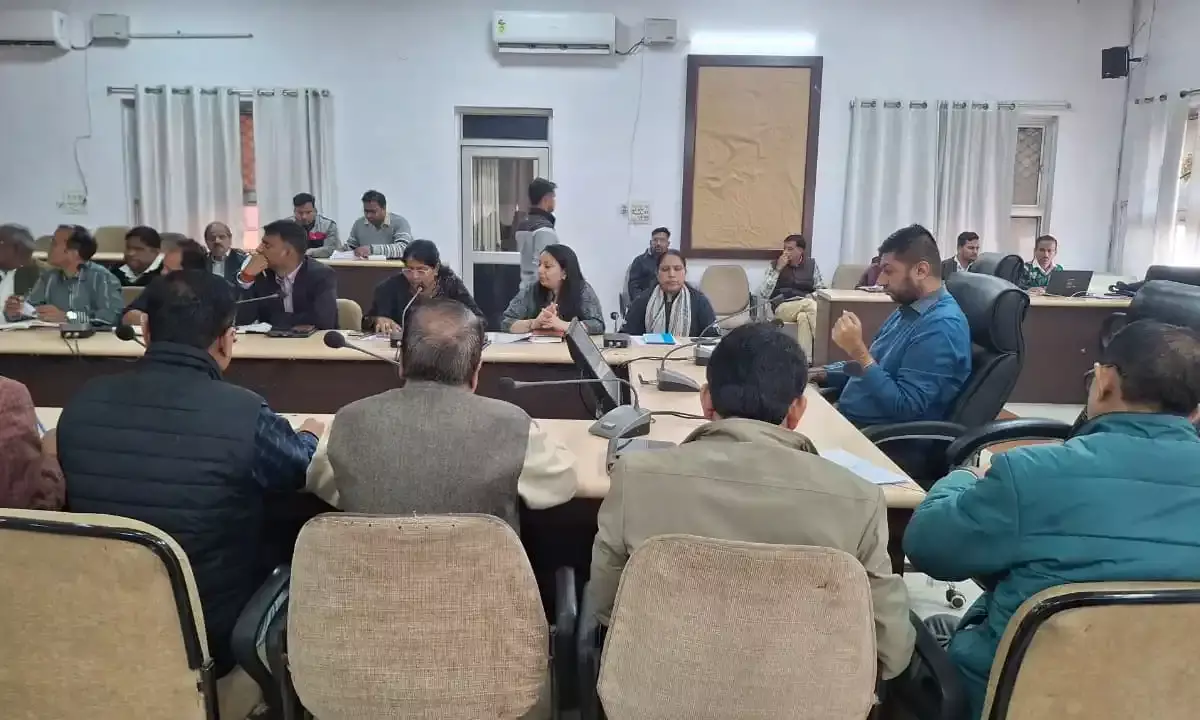 जिला कलेक्टर ने ली साप्ताहिक समीक्षा बैठक, बजट घोषणाओं एवं सतत विकास लक्ष्यों पर दिया विशेष जोर