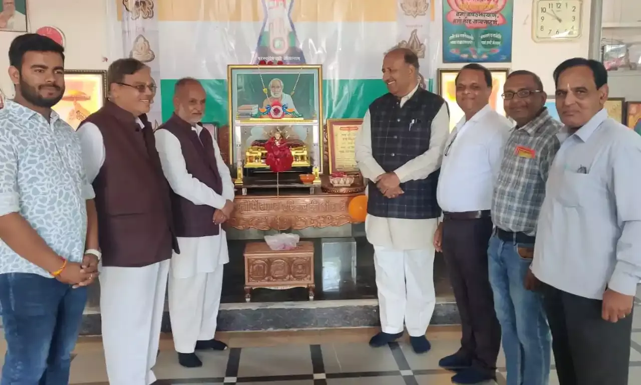 दादा गुरूदेव राजेंद्र सुरि की चित्र प्रदर्शनी रथ यात्रा निम्बाहेड़ा पहुंची