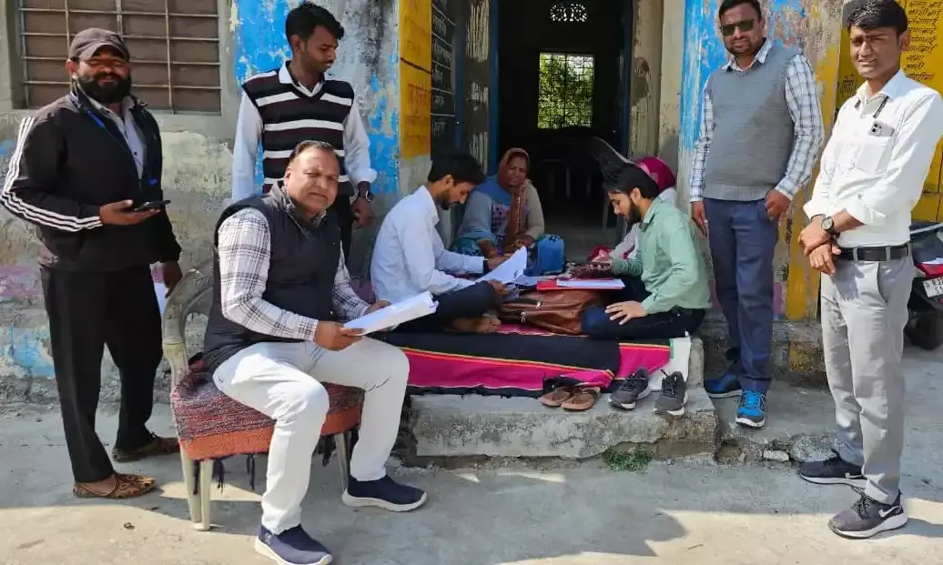 परिगणना प्रपत्रों के डिजिटलीकरण और फील्ड वेरिफिकेशन पर जोर परिगणना प्रपत्रों के डिजिटलीकरण और फील्ड वेरिफिकेशन पर जोर