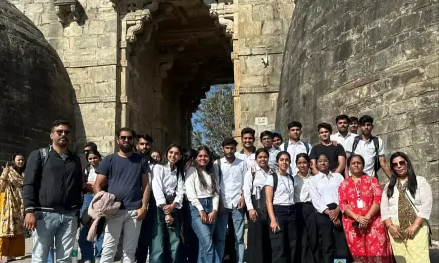विज्ञान के छात्रों का कुंभलगढ़ का शैक्षणिक भ्रमण