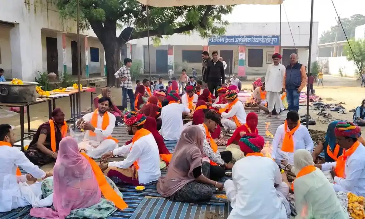 सोपुरा में सरस्वती मंदिर का किया जिर्णोद्धार, शुभ मुहूर्त की मूर्ति स्थापना सोपुरा में सरस्वती मंदिर का किया जिर्णोद्धार, शुभ मुहूर्त की मूर्ति स्थापना