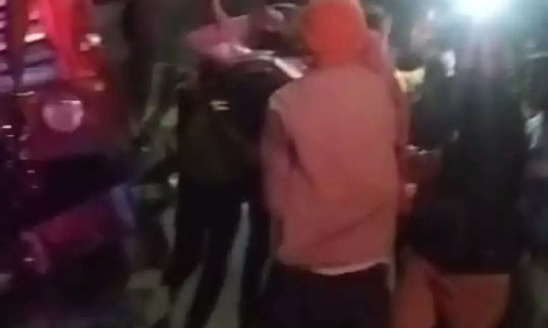 भदाली खेड़ा और ब्रिज पर हादसा, दो ट्रैकों की भिड़ंत के बाद दो किलोमीटर लंबा जाम लगा