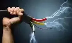 11 केवी लाइन के टूटे तार की चपेट में आये युवक की मौत, गर्दन कटकर अलग, मुआवजे के लिए प्रदर्शन