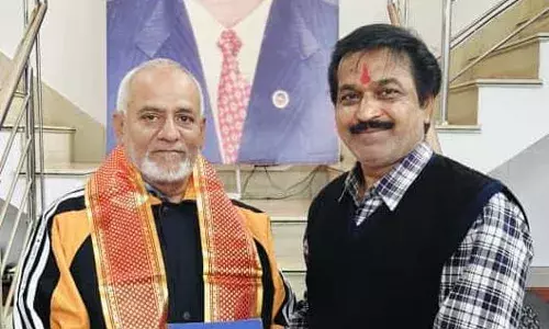 पत्रकार खान सम्‍मान‍ित