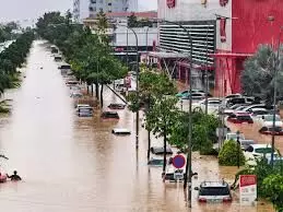 वियतनाम में भीषण बाढ़ और भूस्खलन से तबाही, 41 लोगों की मौत